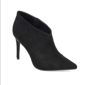 Journee Demmi Bootie Size 7